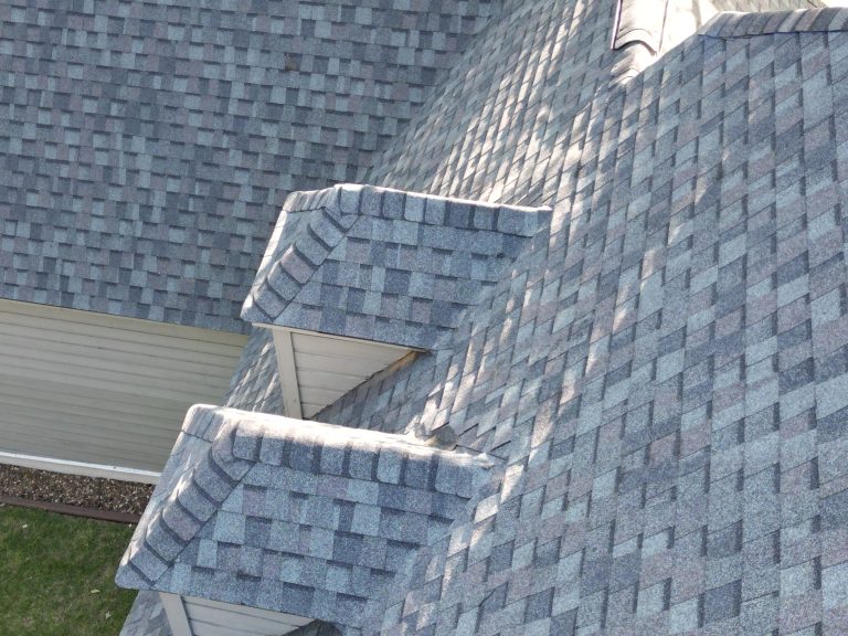 Architectural vs. 3-tab shingles: the dimensional shadow line on a Texas roof